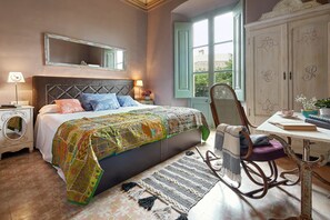 Chambre Double Deluxe, 1 très grand lit, salle de bains privée, vue montagne | Draps italiens Frette, literie hypoallergénique, couette en duvet d'oie