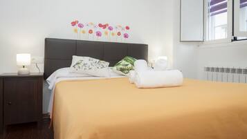 2 bedrooms, iron/ironing board, free WiFi, bed sheets