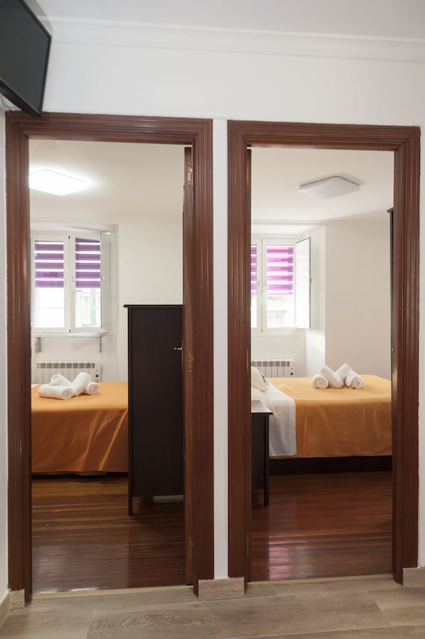 2 dormitorios, tabla de planchar con plancha, wifi gratis y ropa de cama
