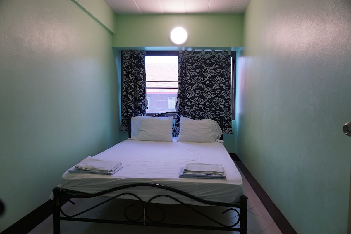 Fan Double Room with Shared Bathroom  | 노트북 작업 공간, 무료 WiFi