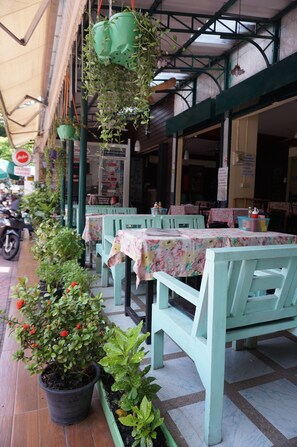 Breakfast, lunch, dinner served; international cuisine  - Bella Bella House (Bangkok)