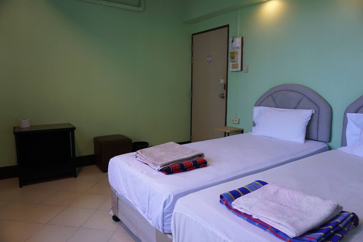 Fan Double Room with Private Bathroom | 노트북 작업 공간, 무료 WiFi