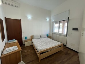 2 Schlafzimmer, Bügeleisen/Bügelbrett, Internetzugang