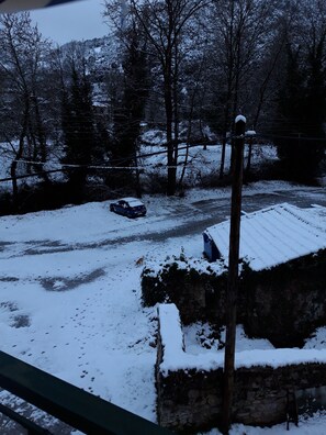 Standard Double Room | Laptop workspace, soundproofing, iron/ironing board, free WiFi - Mansion of Kertezis (Kalavrita)