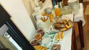 فطور أوروبي مجانًا يوميًا