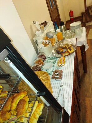 Free daily continental breakfast - Mansion of Kertezis (Kalavrita)