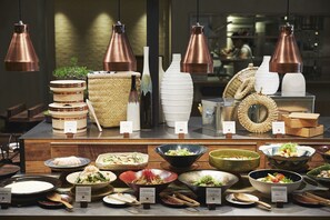 Daily buffet breakfast (JPY 2200 per person)