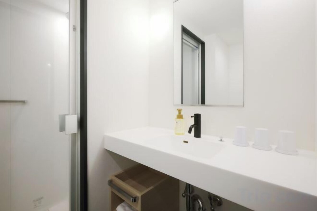 Free toiletries, slippers, bidet, towels