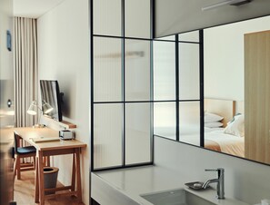 Hair dryer, bathrobes, slippers, towels - La Casa Hotel Gwangmyeong (Gwangmyeong)