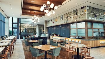 Daily continental breakfast (KRW 25000 per person)