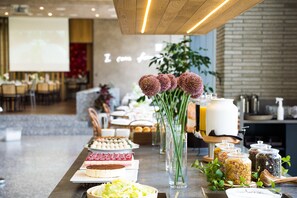 Tägliches kontinentales Frühstück gegen Gebühr