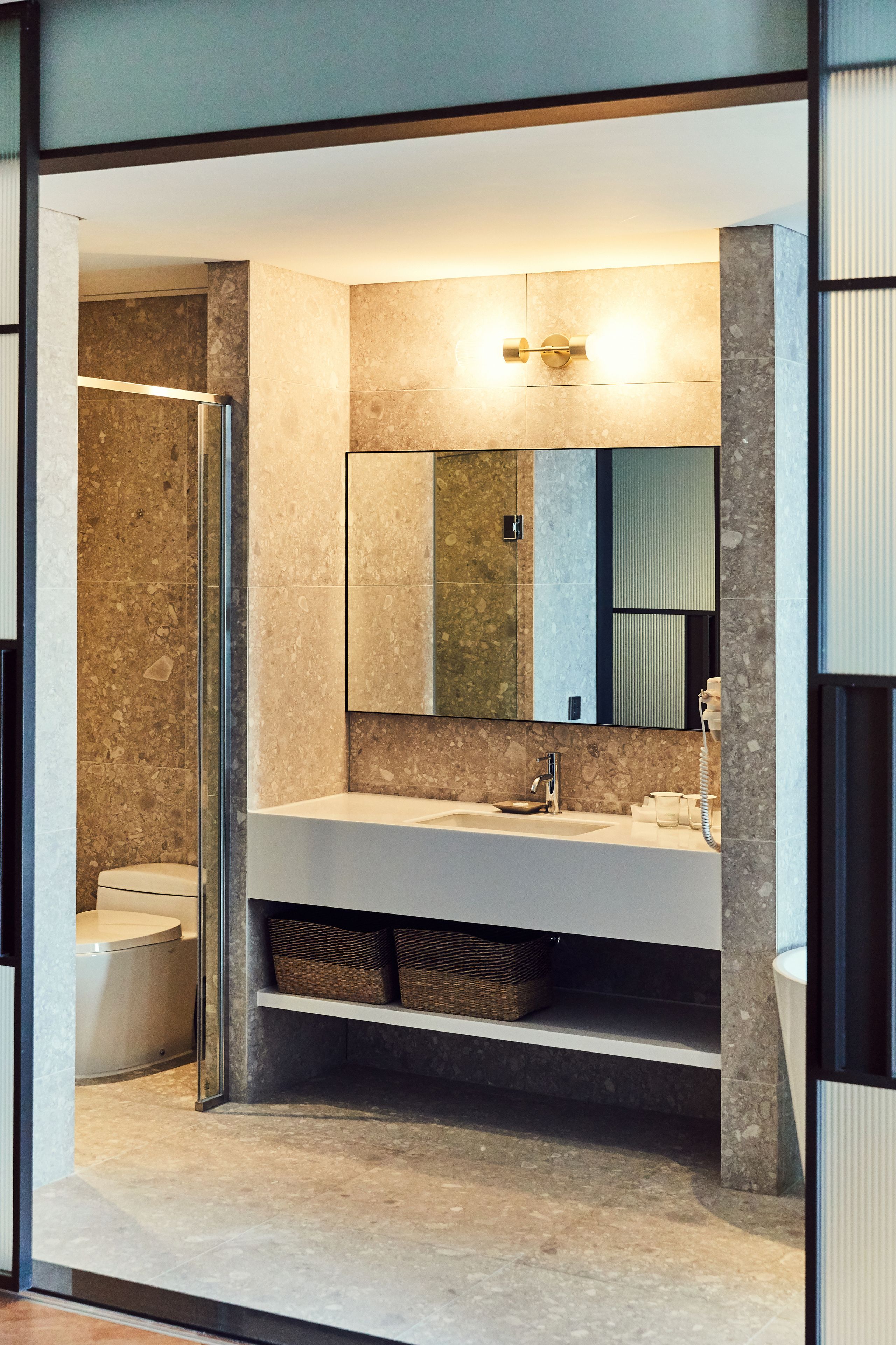 suite (free late check out until 1pm) | 1 bedroom, in-room safe, desk, blackout curtains