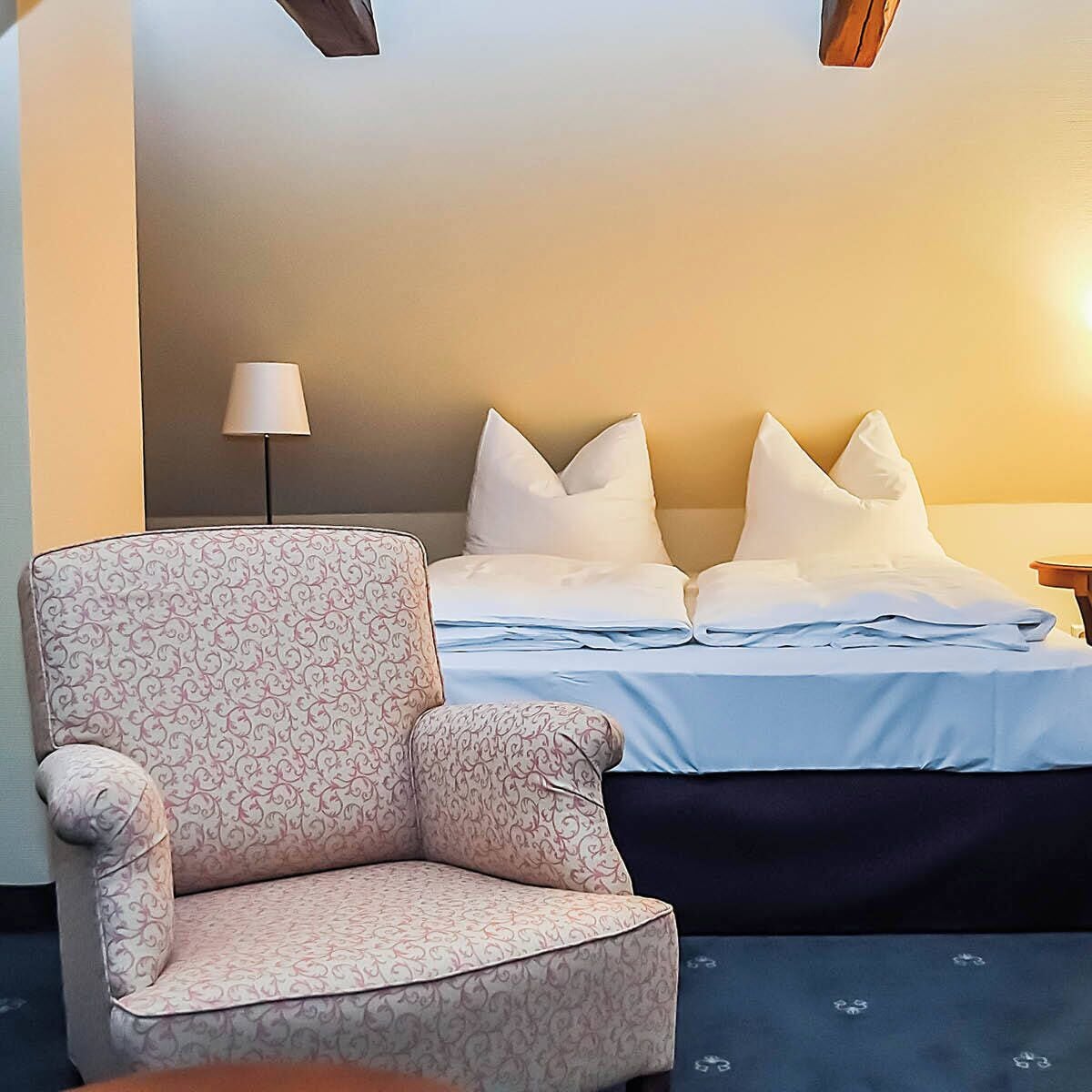 Comfort Duplex, 2 Queen Beds, Non Smoking | Living area | Flat-screen TV