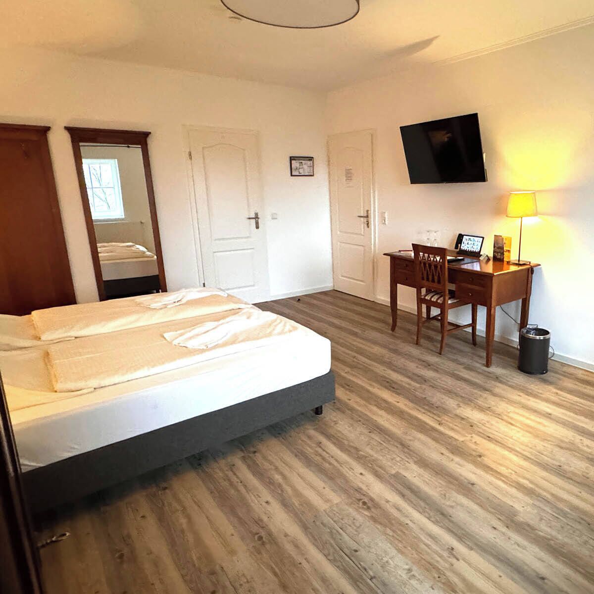 Comfort Double Room, 2 Queen Beds, Non Smoking | Bed sheets