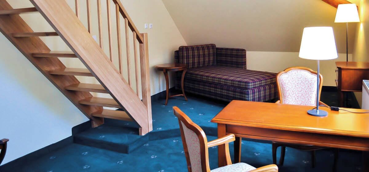 Executive Duplex, 1 Large Twin Bed, Non Smoking | Living area | Flat-screen TV