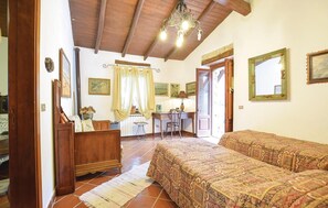 3 bedrooms, travel crib, bed sheets