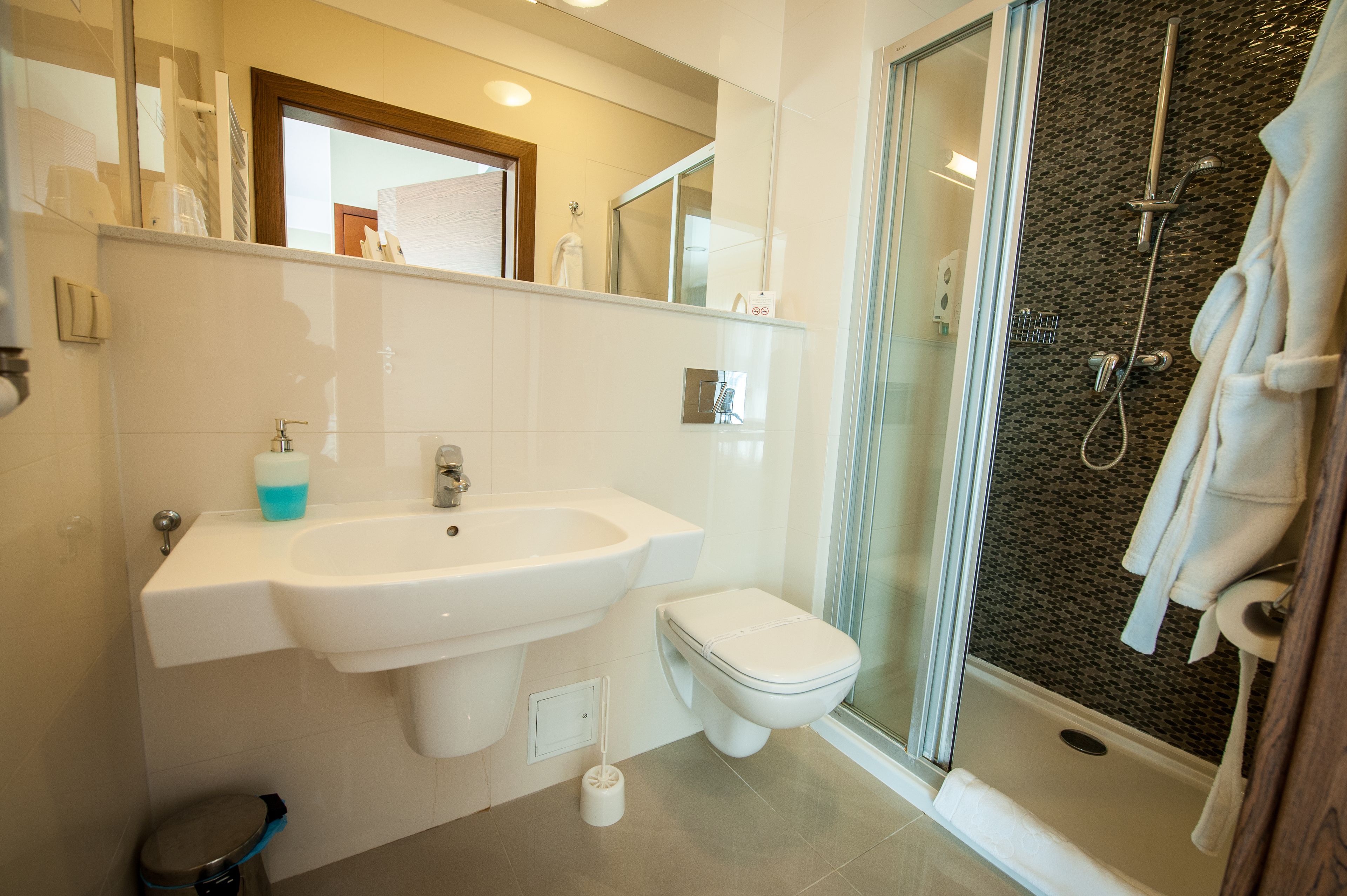 deluxe double room | desk, iron/ironing board, free wifi, bed sheets