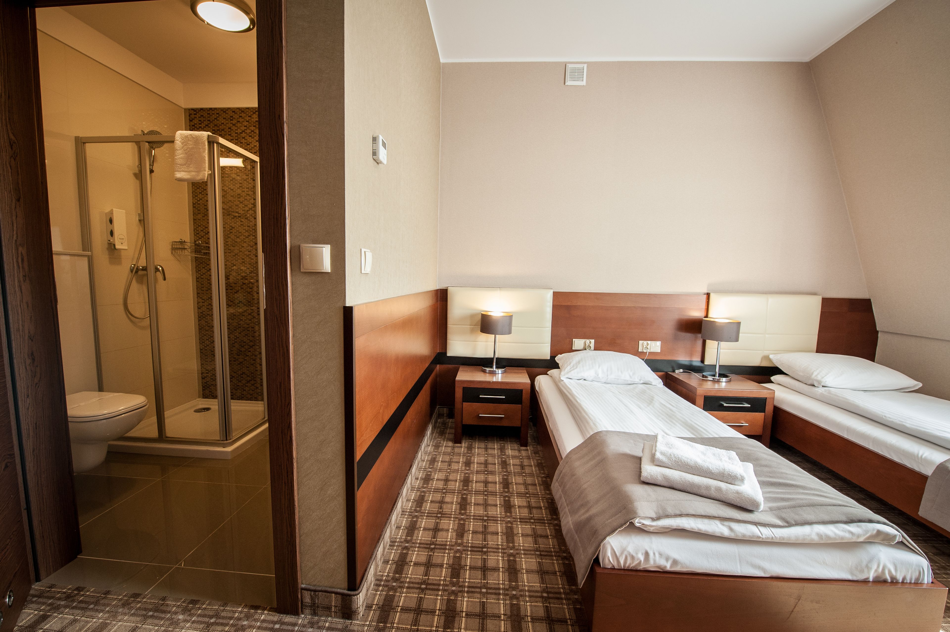 business twin room | desk, iron/ironing board, free wifi, bed sheets