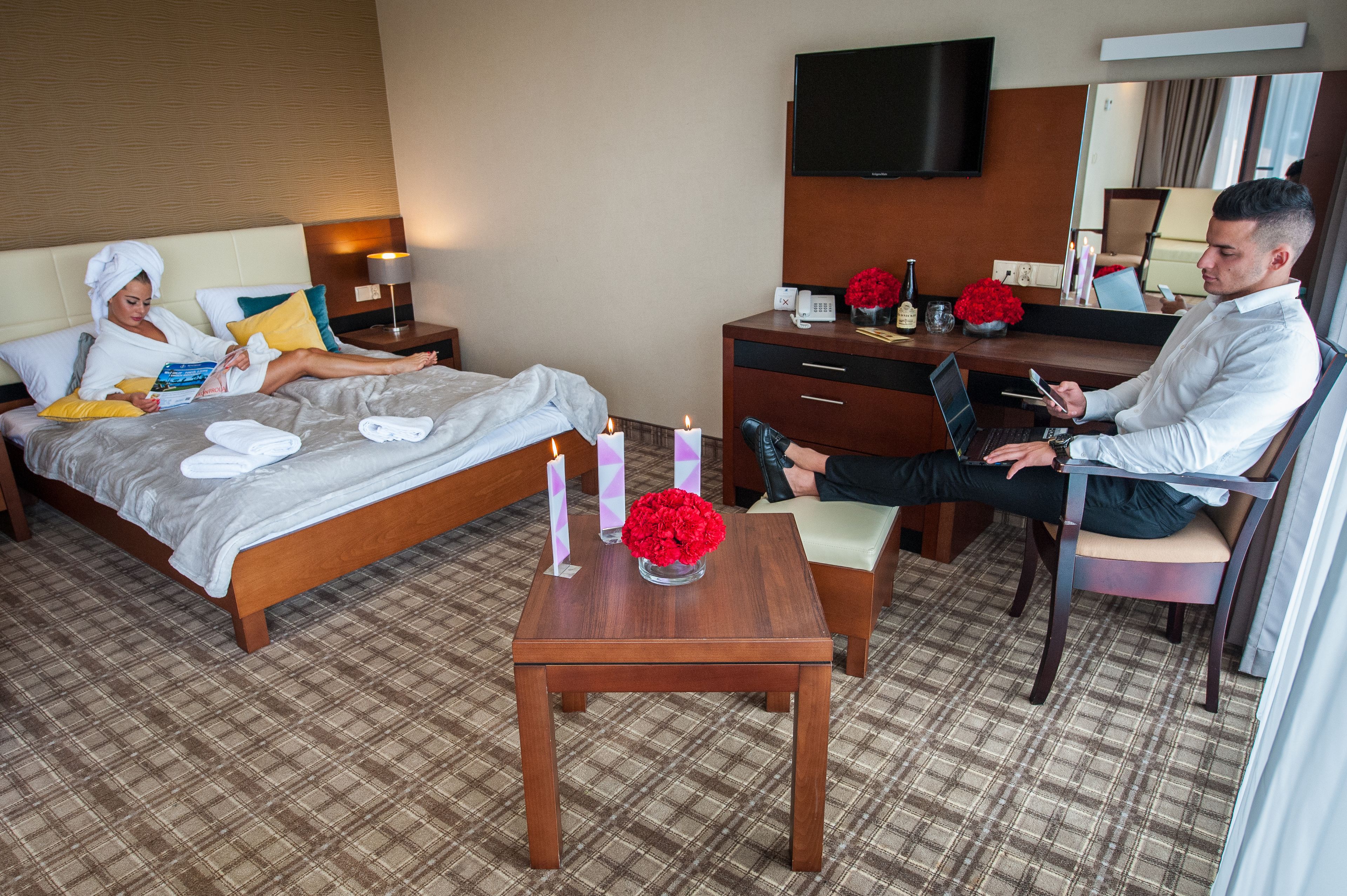 deluxe double room | desk, iron/ironing board, free wifi, bed sheets