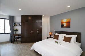 Desk, blackout drapes, free WiFi, bed sheets - IStay Hotel Apartment 6 (Hanoi)