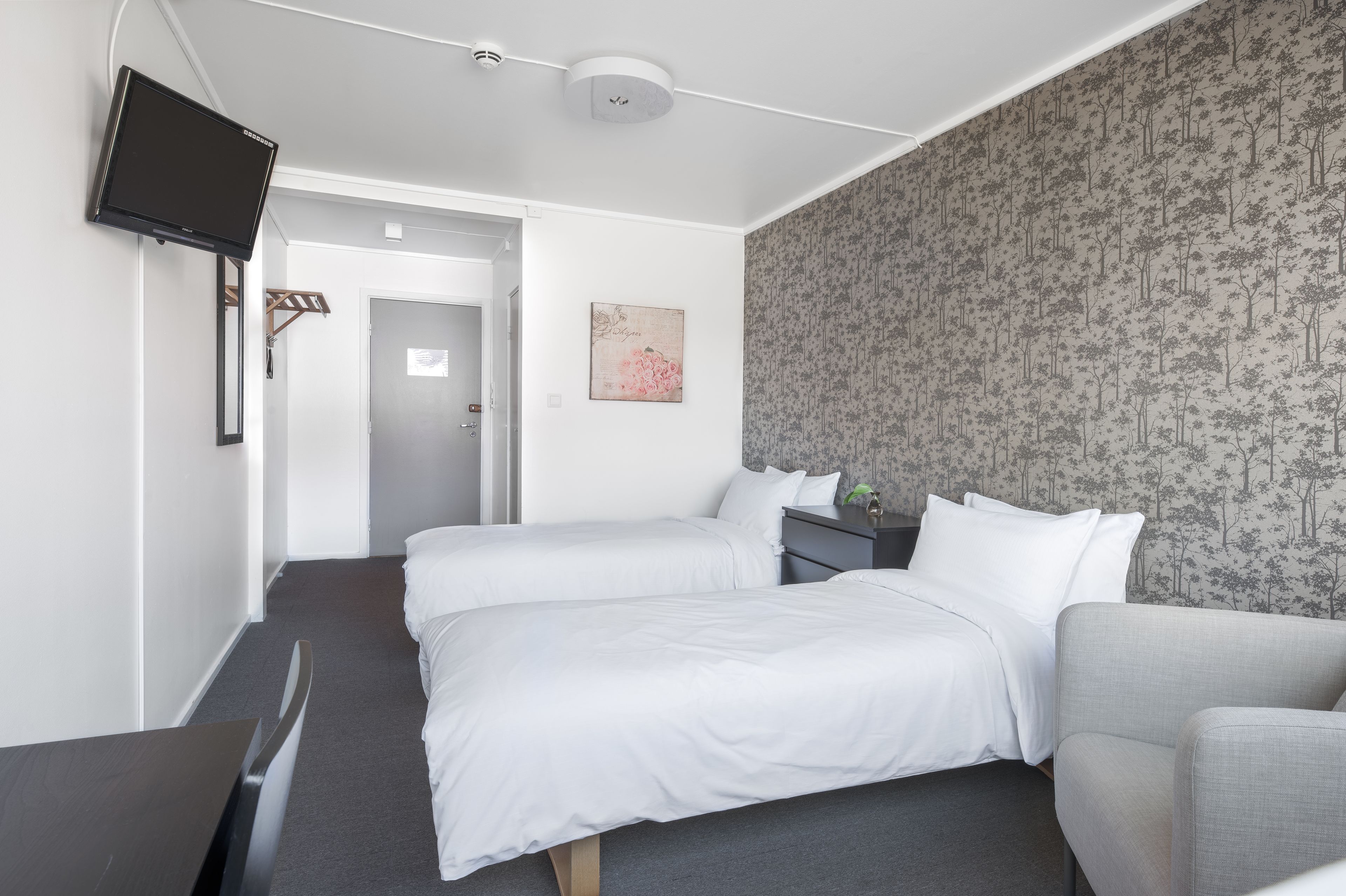 standard double room | desk, laptop workspace, free wifi, bed sheets