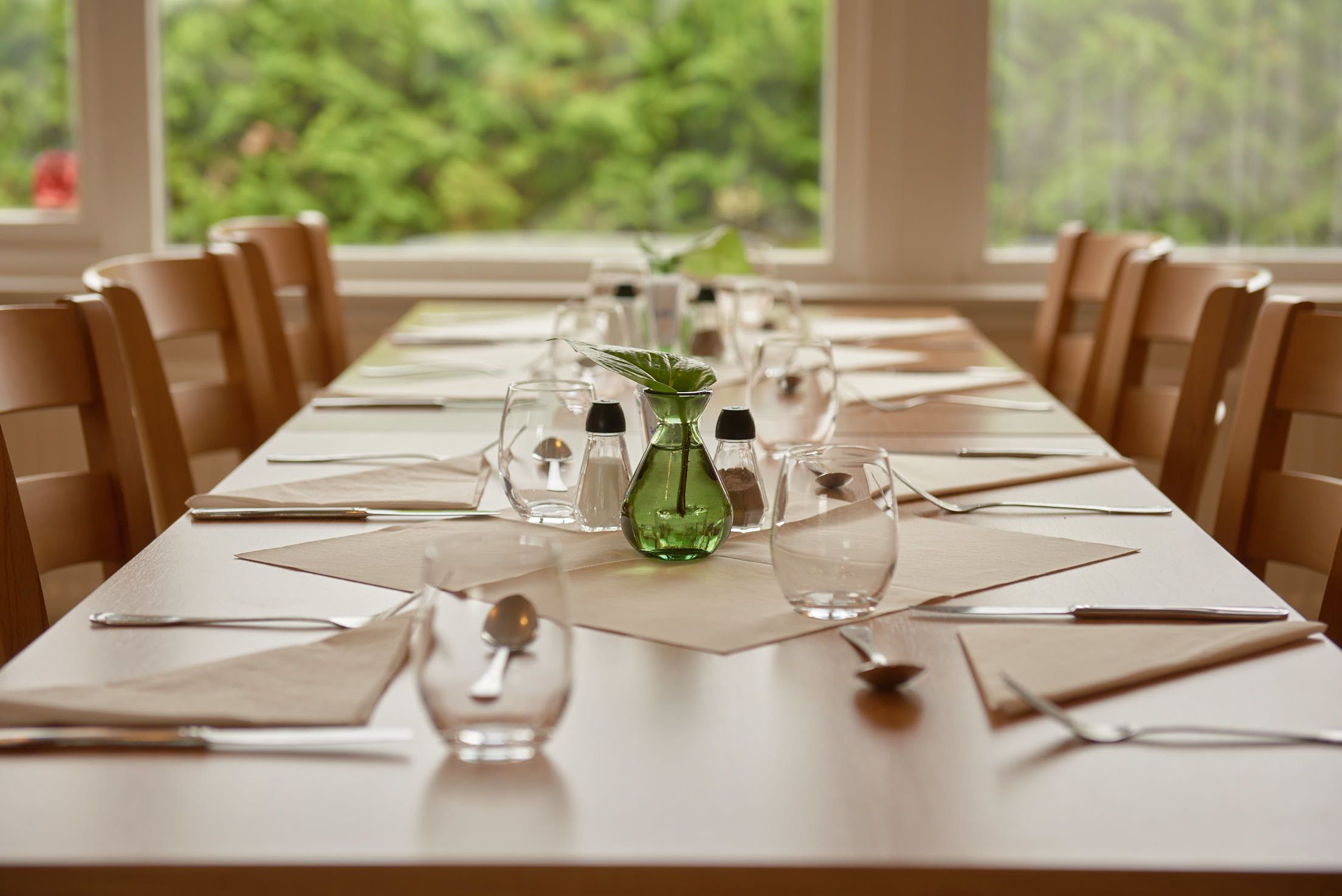 breakfast, lunch and dinner served