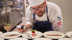 A chef in a professional kitchen, preparing a dessert. - Slobrua Gjestegård (Sor-Odal)