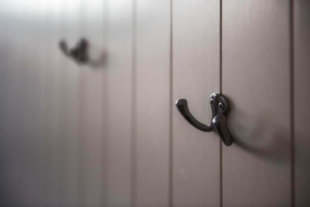 A door with a metallic handle and a keyhole.