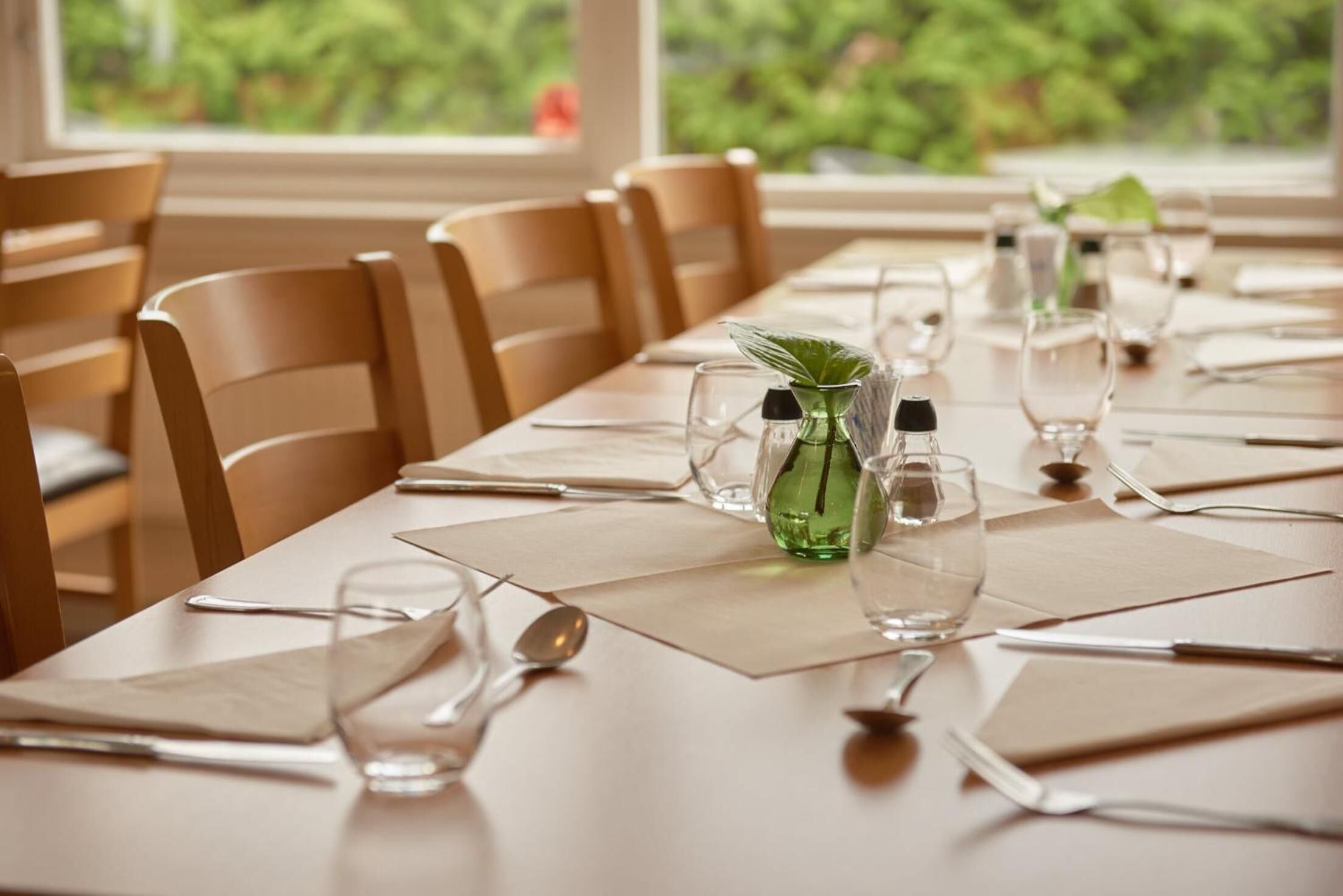 breakfast, lunch and dinner served