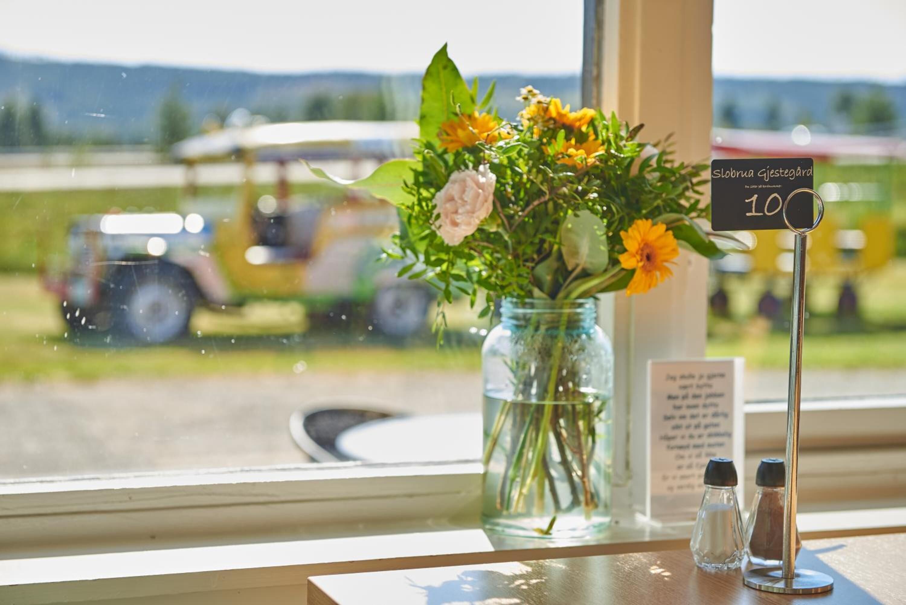 breakfast, lunch and dinner served