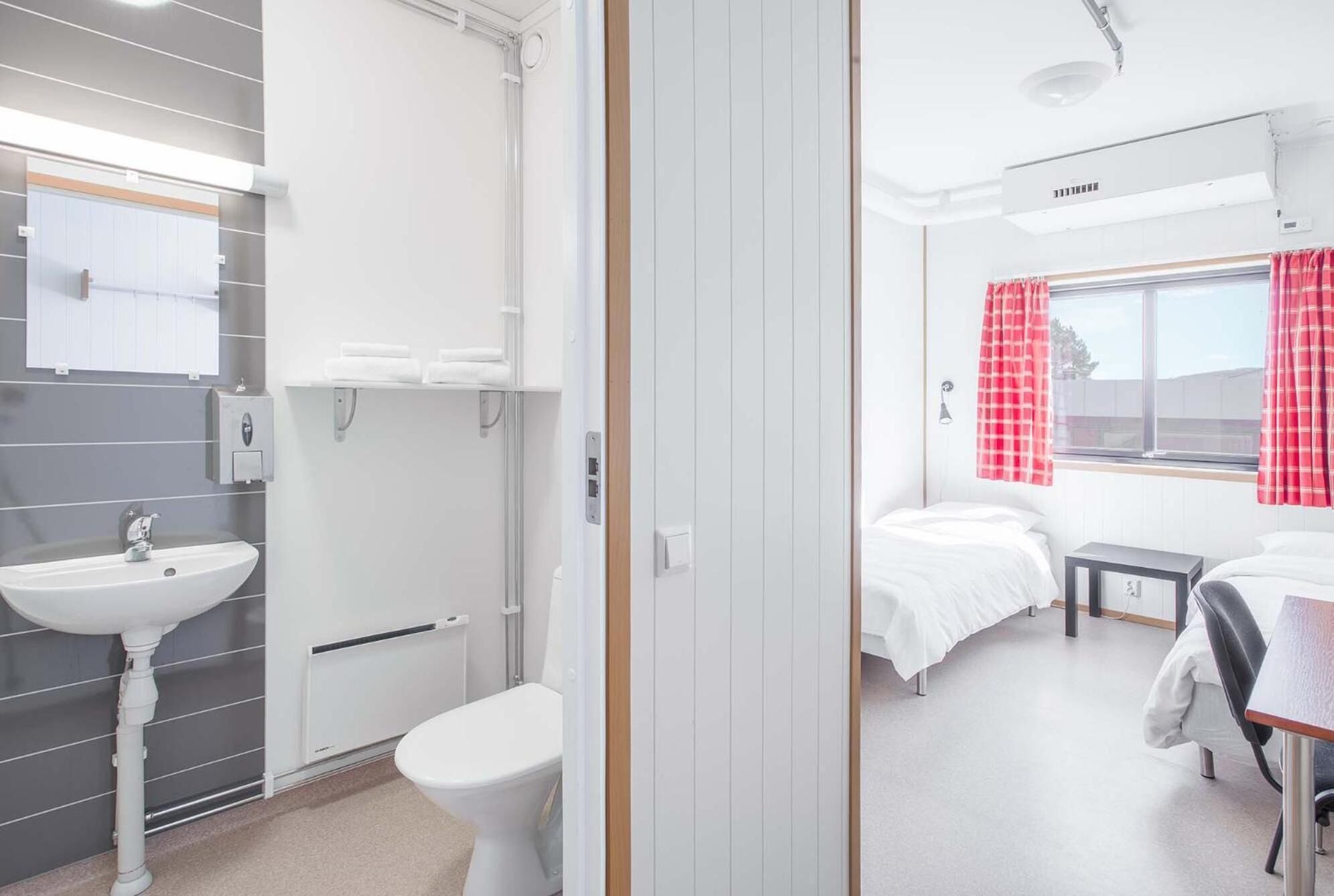 economy twin room | bathroom | shower, towels