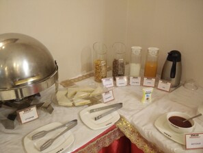 Café da manhã com buffet todos os dias mediante uma taxa