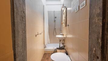 Comfort-Apartment, 2 Schlafzimmer, Nichtraucher | Badezimmer | Dusche, Regendusche, Haartrockner, Bidet