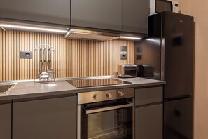 Comfort-Apartment, 2 Schlafzimmer, Nichtraucher | Eigene Küche | Großer Kühlschrank, Mikrowelle, Ofen, Herdplatte