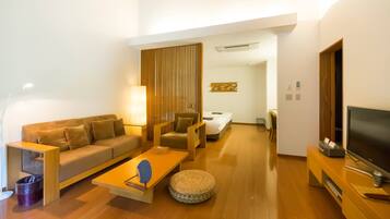 Hollywood Twin, Private Semi-Open-air Bath, -ROKUJUBO- MIZUKI, KUROMOJI | In-room safe, desk, laptop workspace, blackout drapes