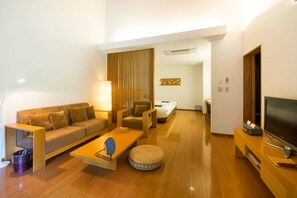 Hollywood Twin, Private Semi-Open-air Bath, -ROKUJUBO- MIZUKI, KUROMOJI | In-room safe, desk, laptop workspace, blackout drapes - Yamado (Nishiwaga)