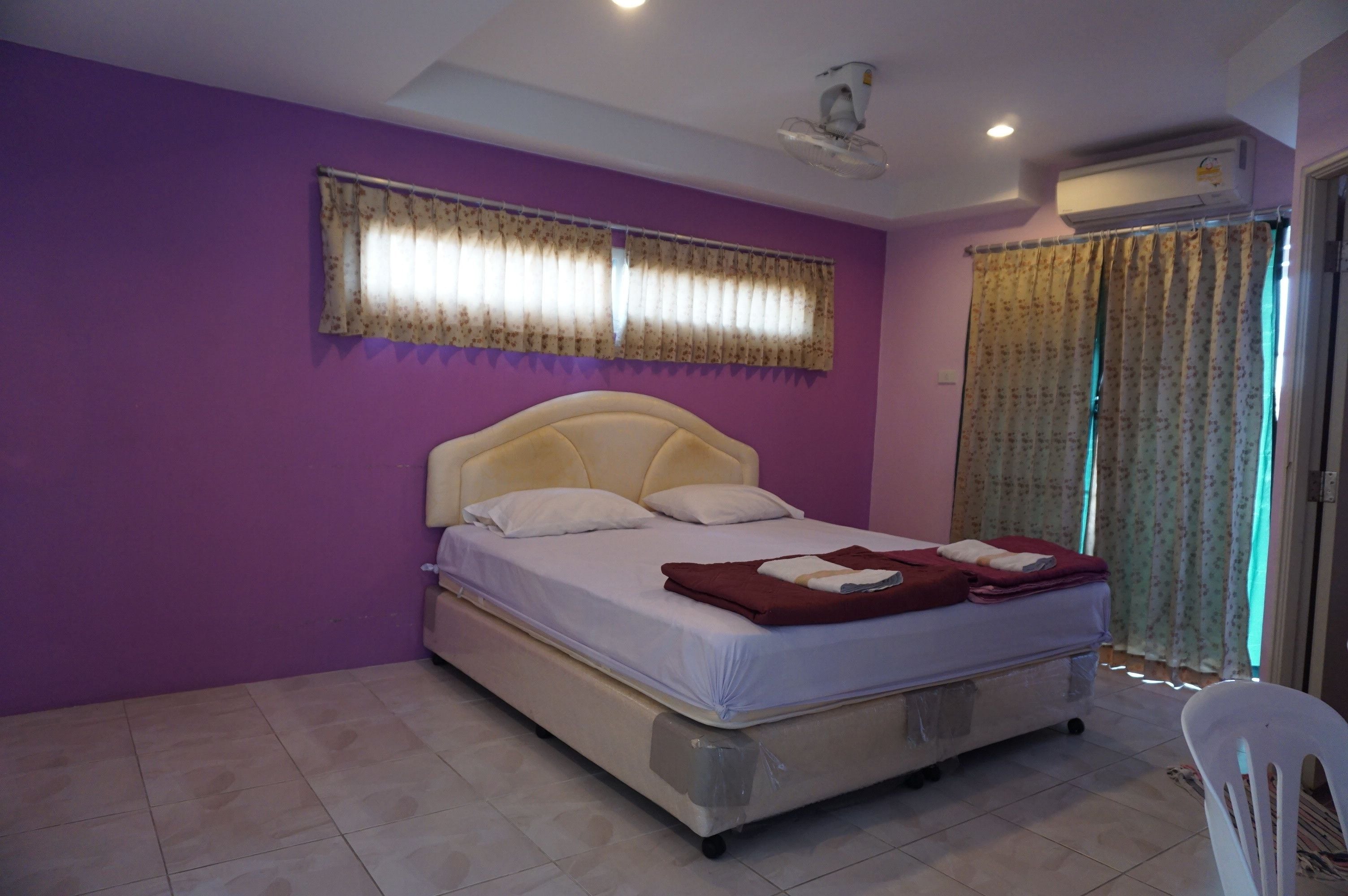 double room with air-con | free wifi, bed sheets