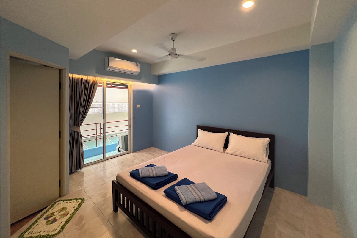 Double Room with Air-Con | Free WiFi, bed sheets