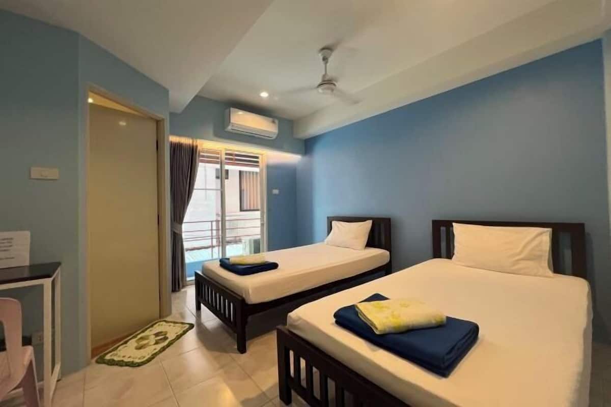 WiFi (free), bed sheets