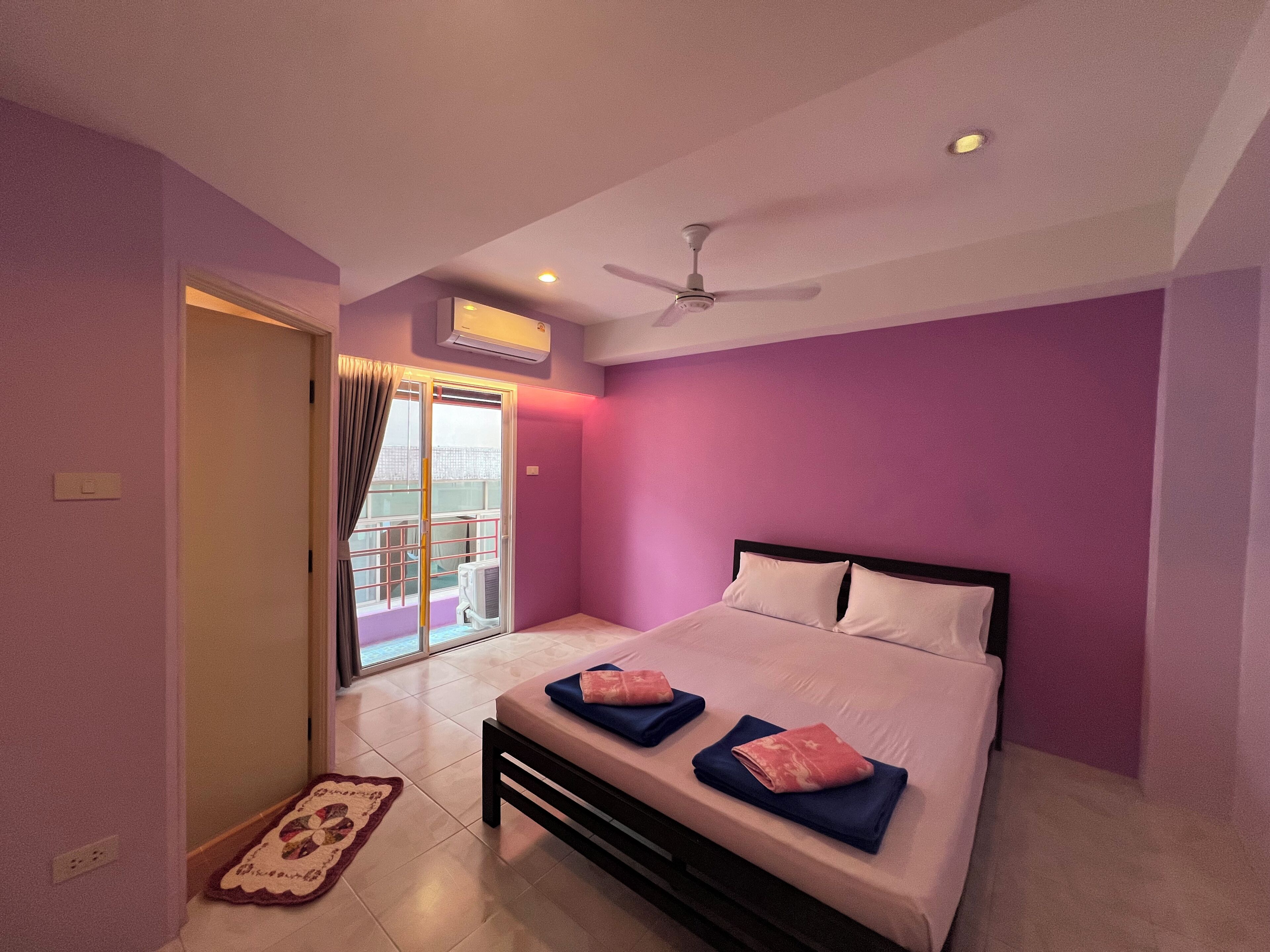 double room with air-con | free wifi, bed sheets