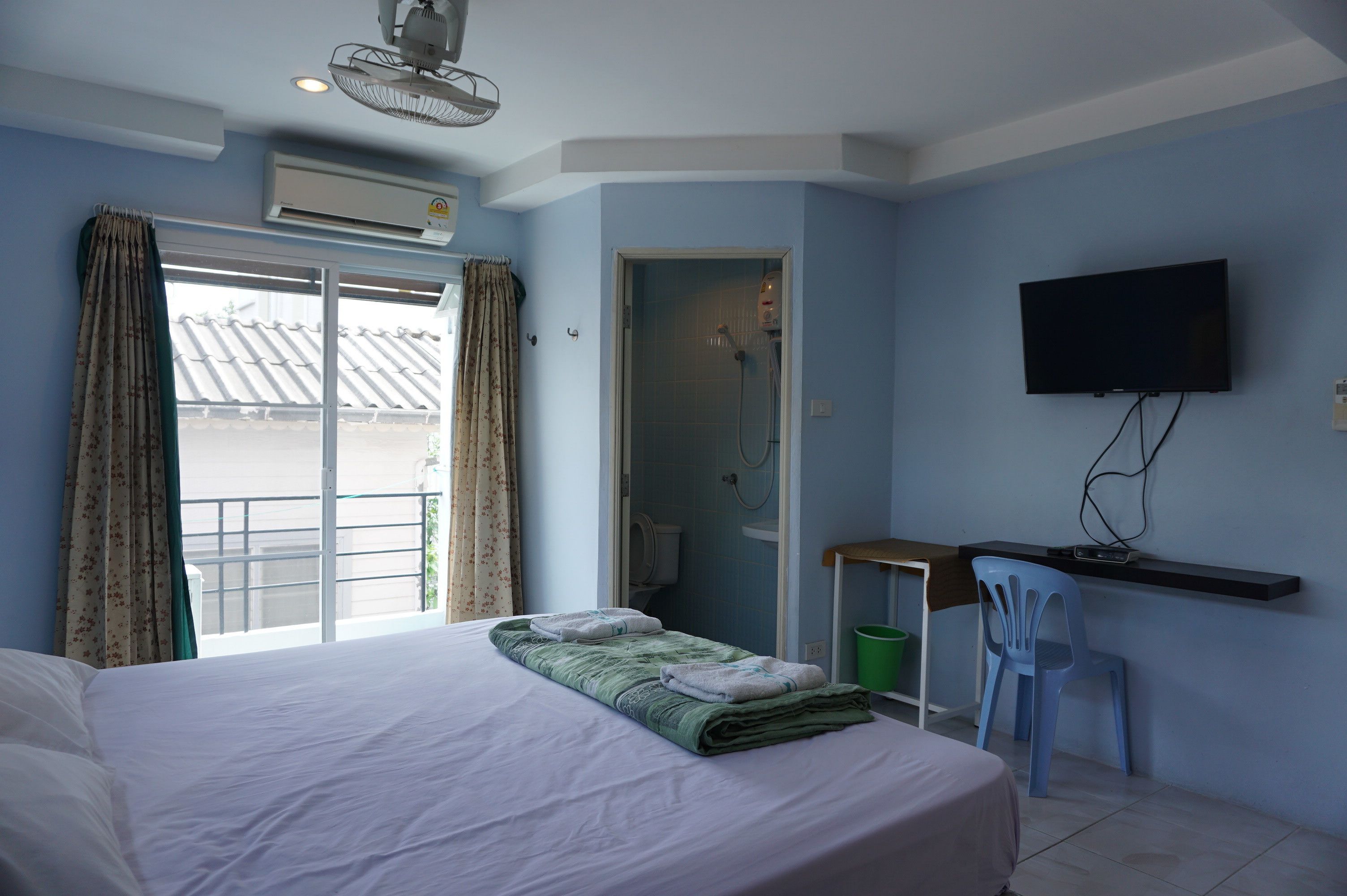 double room with air-con | free wifi, bed sheets