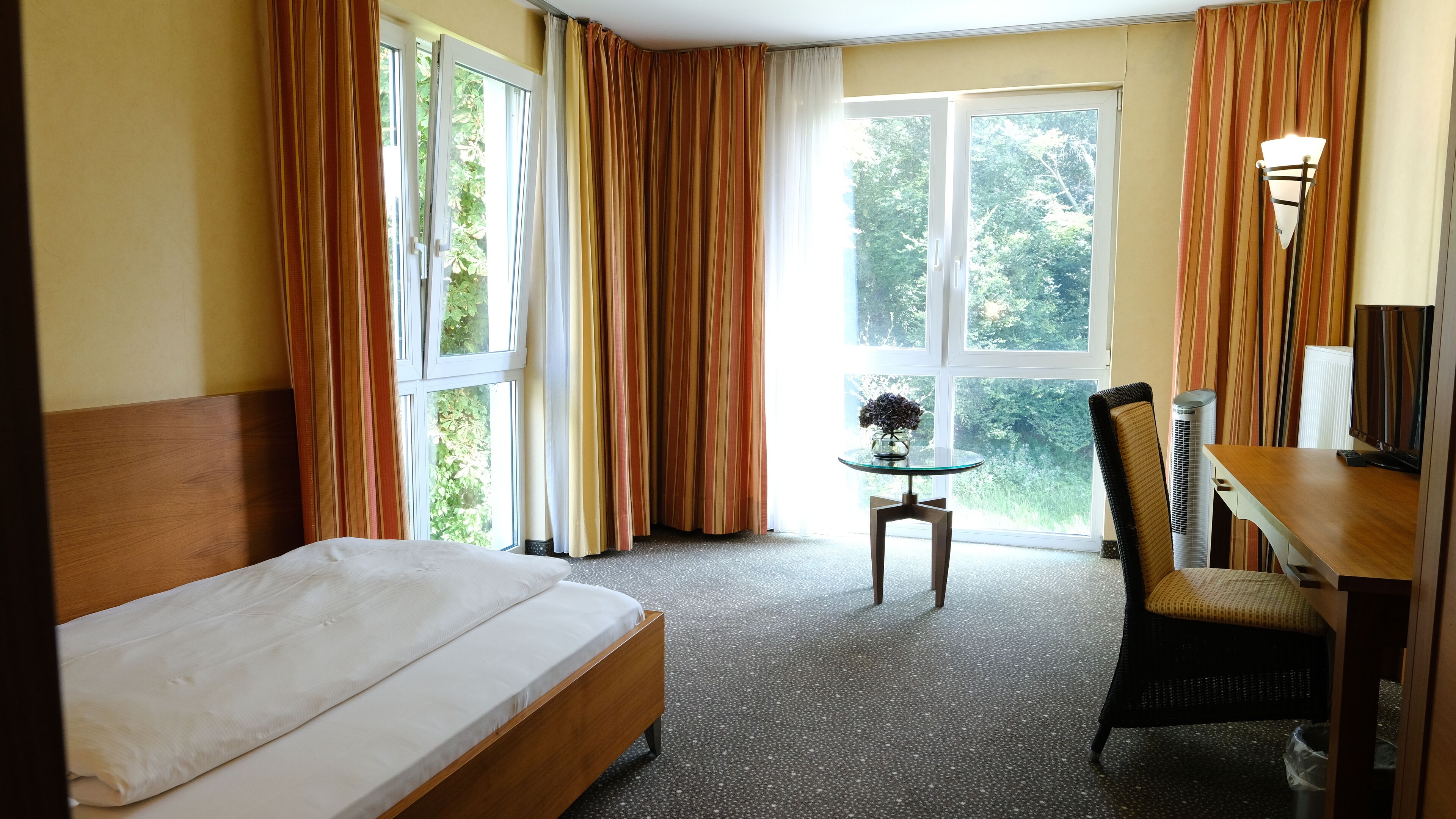 hypo-allergenic bedding, minibar, in-room safe, desk