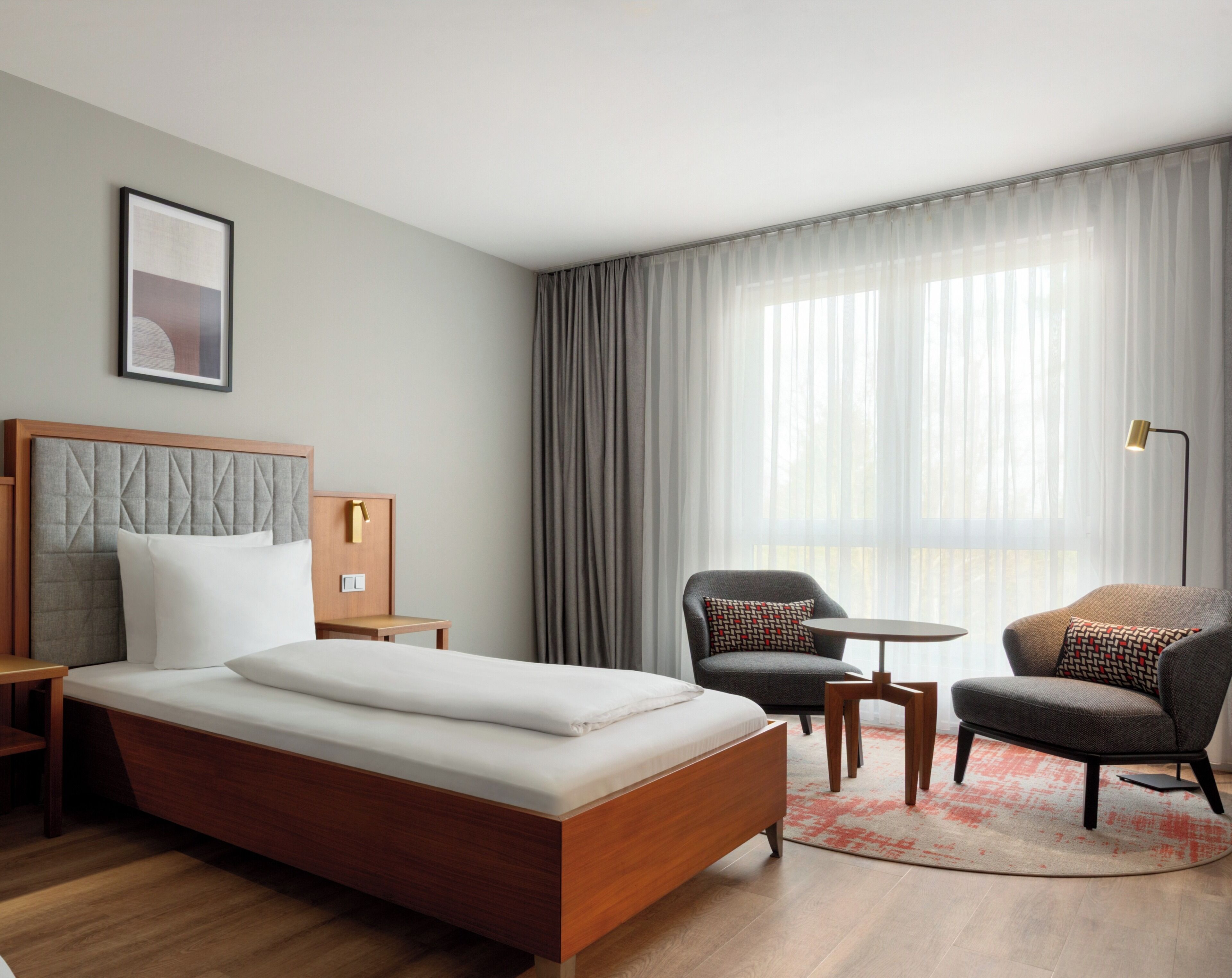 Hypo-allergenic bedding, minibar, in-room safe, desk
