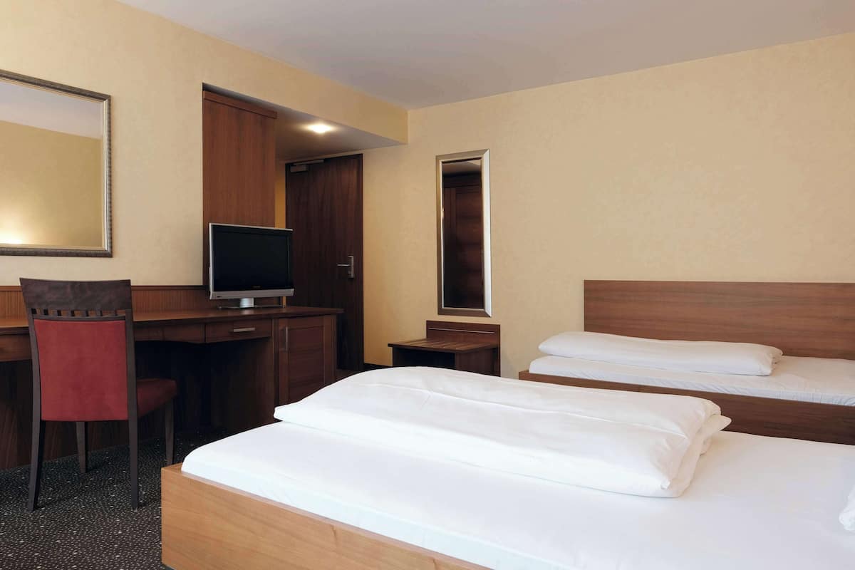 Camera Business, 2 letti singoli | Biancheria da letto ipoallergenica, minibar, una cassaforte in camera