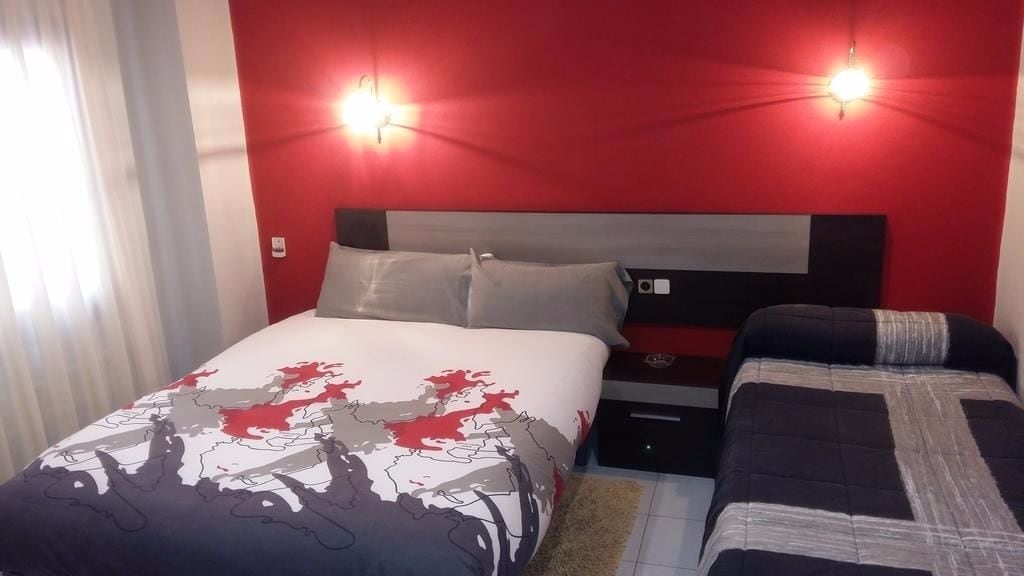 Kamar Triple | Meja kerja, tirai kedap cahaya, Wi-Fi gratis, dan seprai linen