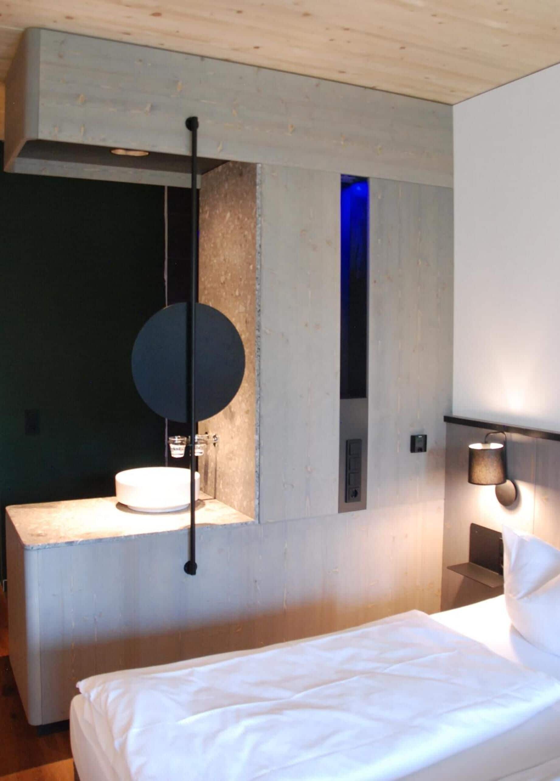 Escriptori, wifi gratuïta i roba de llit 