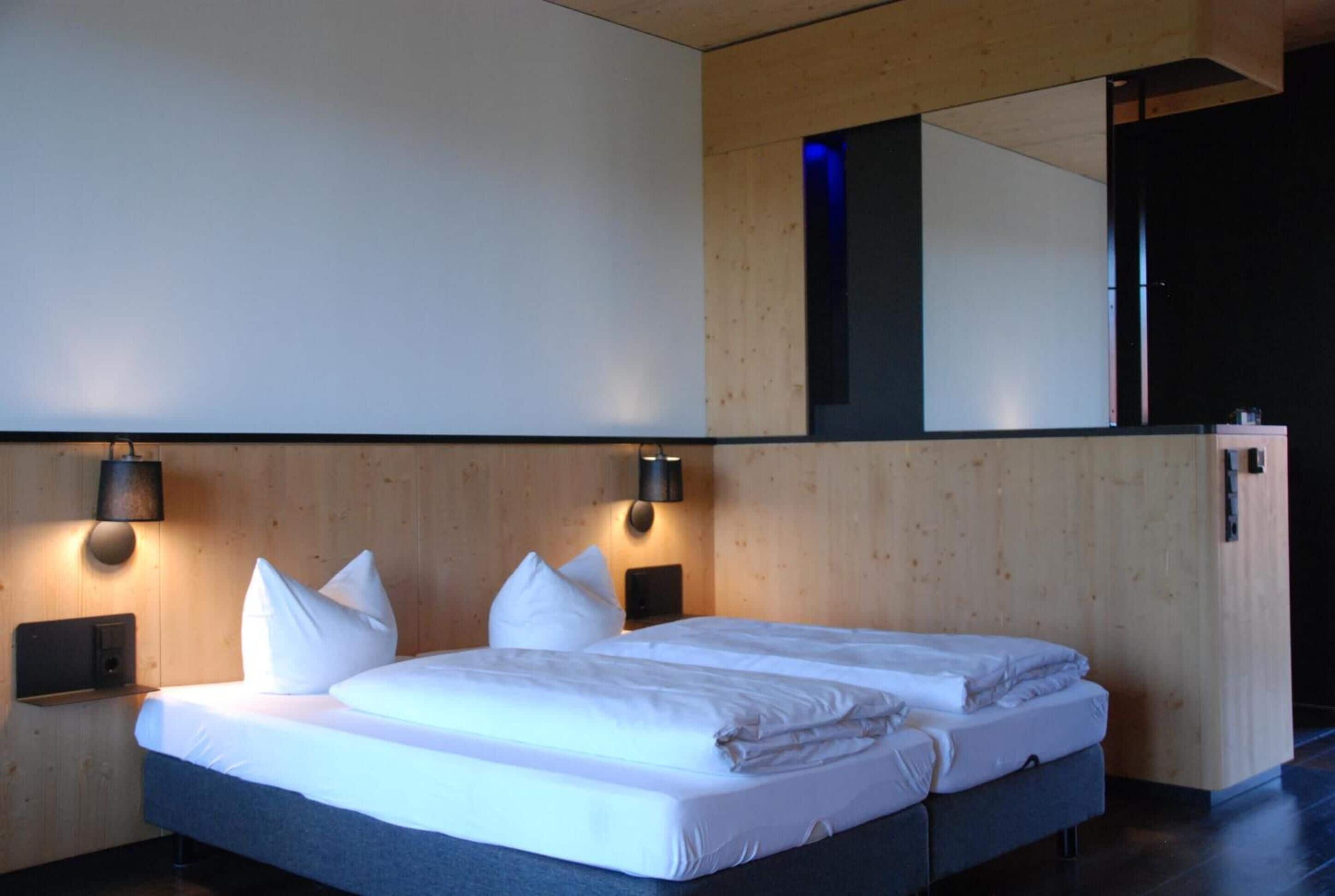 1 bedroom, desk, free wifi, bed sheets