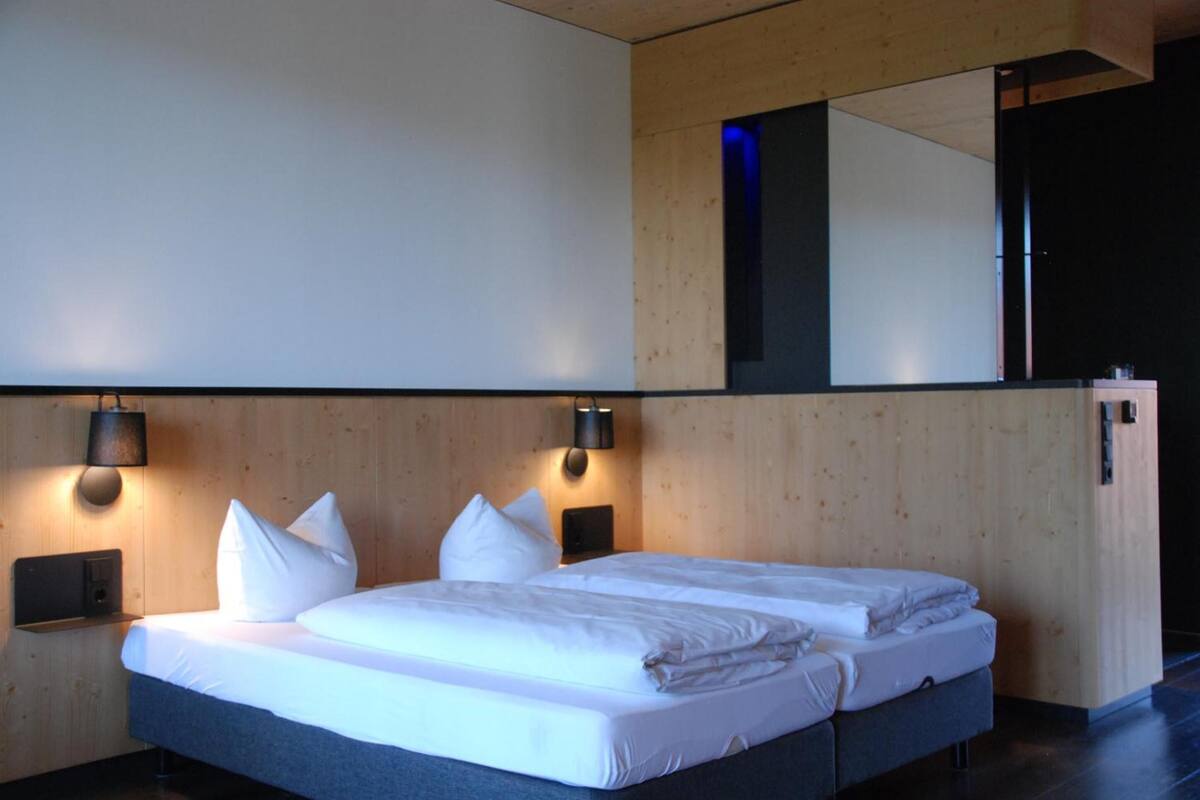 1 bedroom, desk, free wifi, bed sheets