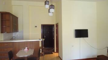 Standard Studio, 1 Bedroom | Living area | Flat-screen TV