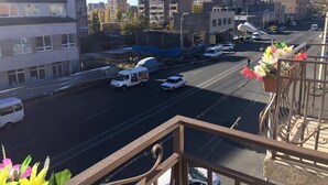 A city street with buildings, a bus, and a car. - Apartments Tigran Petrosyan (Yerevan)